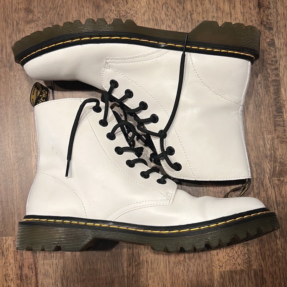 Dr. Martens white with bouncing soles ❤️
